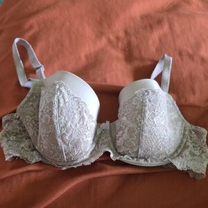 Elegant Lace Underwire Bra - Cream